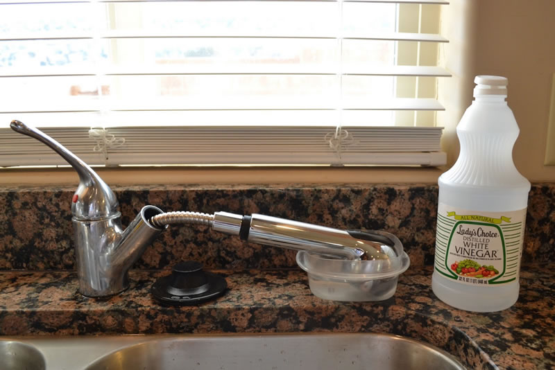 how to clean a kitchen faucet